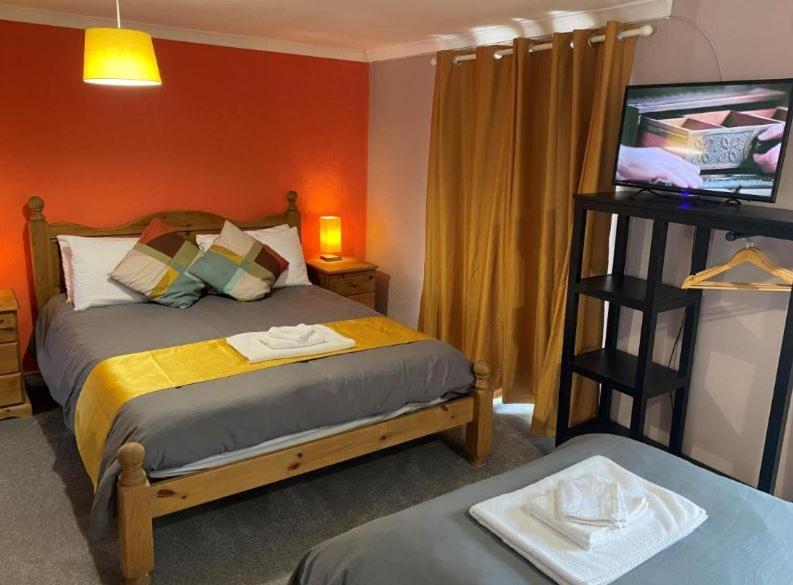 Kings Arms Hotel Llandysul Eksteriør billede